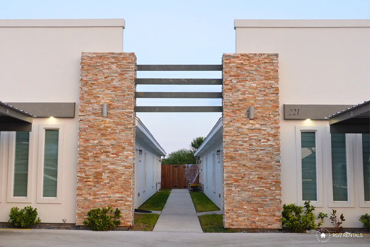 Building Photo - 221 Rafael Dr #1