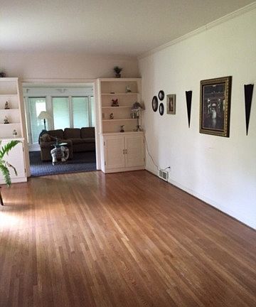 3rd image of 647 Plaza Dr
