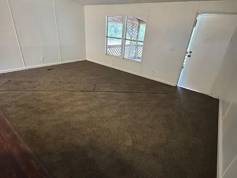 3521 Whitehall St — Photo 4