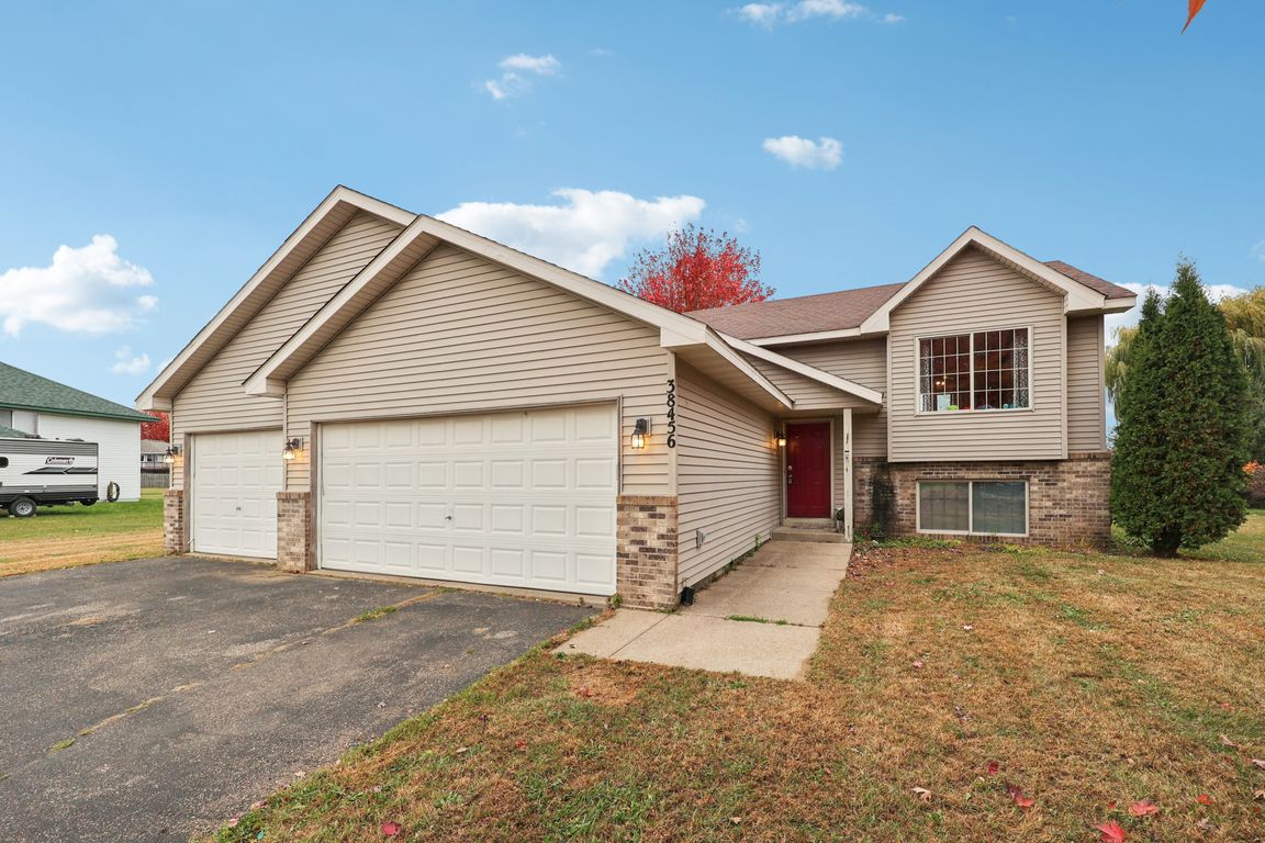 Coventry Dr-S3110-001.jpg