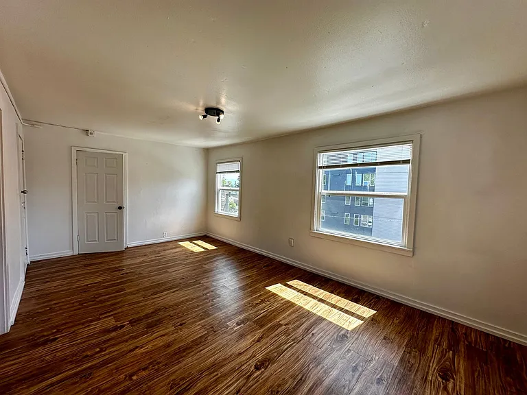 Adams Apartments — Photo 15