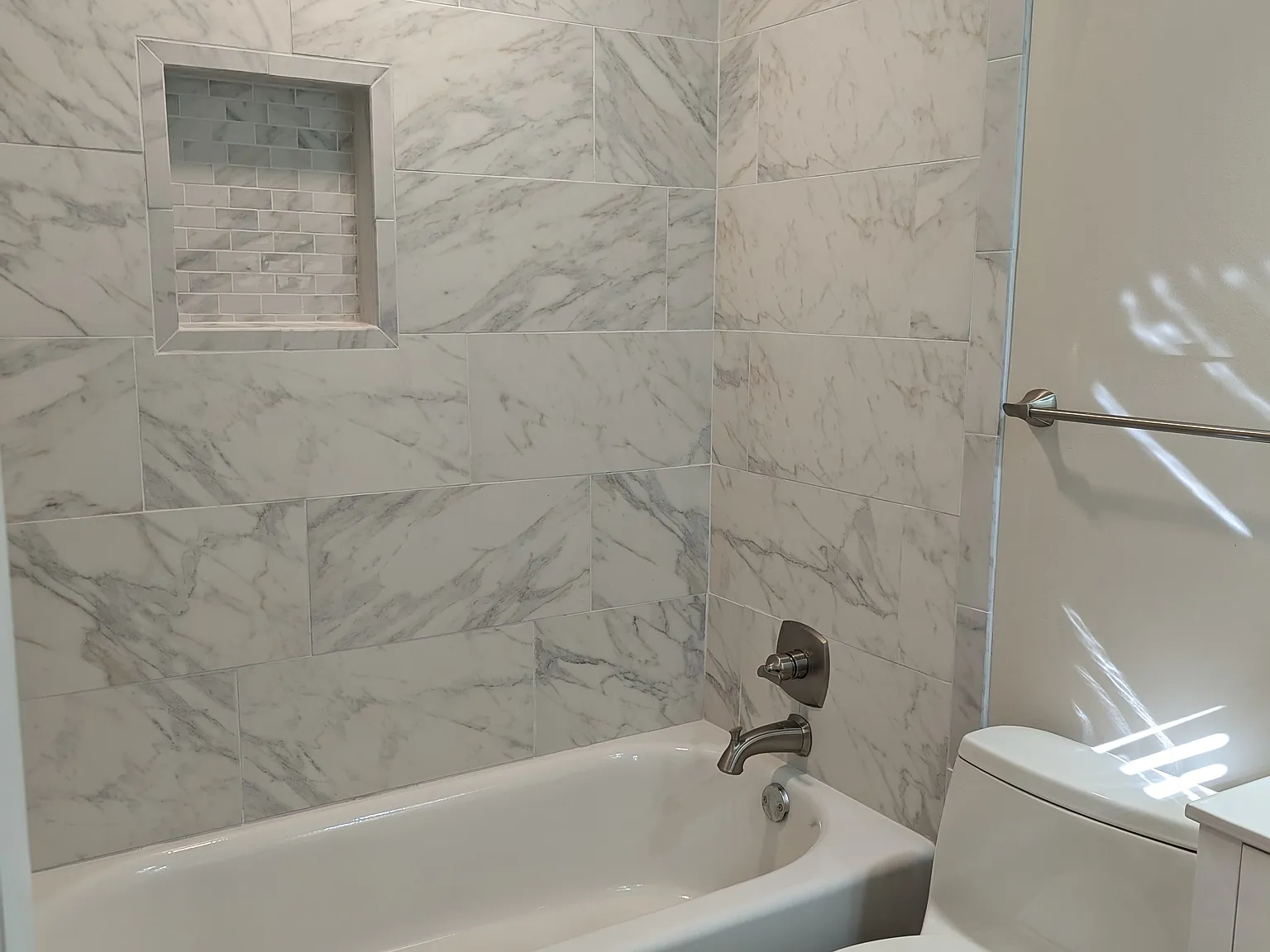 4 bed, 2402 sqft, $2,300 — Photo 4
