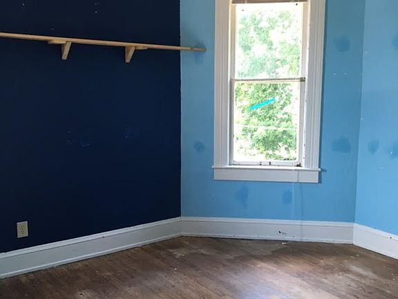 5th image of 186 N Sugar St