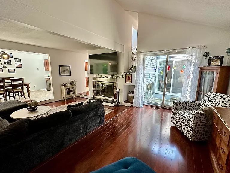 3722 Cavalier Dr — Photo 9