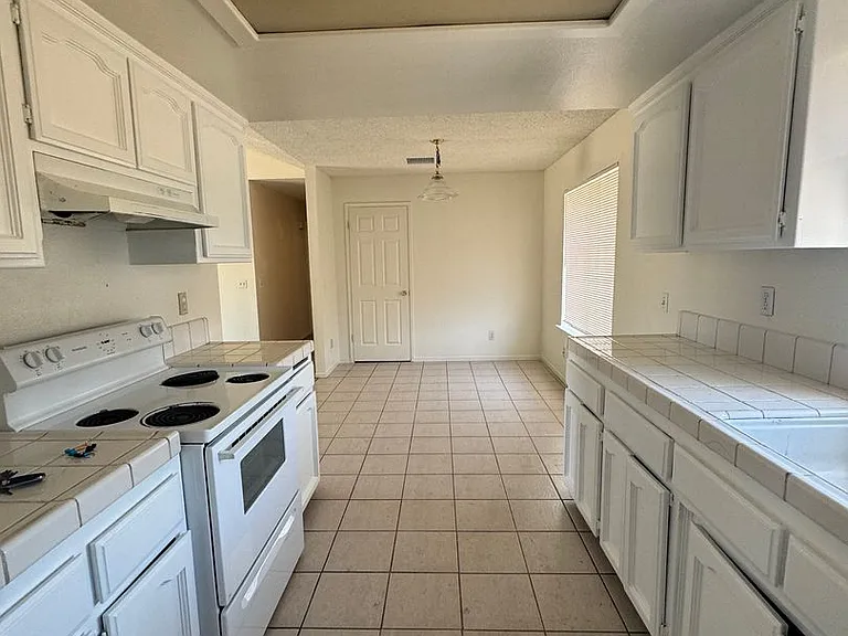 25831 Temple Dr — Photo 7