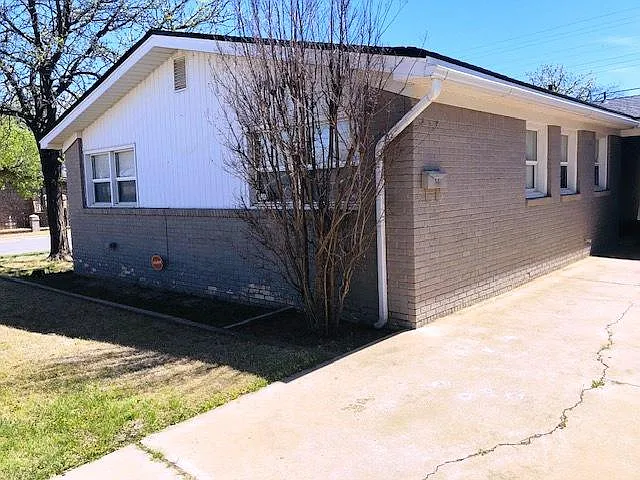 3 bed, 1305 sqft, $1,400 — Photo 2