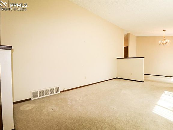 4th image of 2640 Fairway Dr