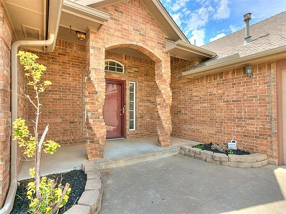 3rd image of 4309 Mackenzie Dr
