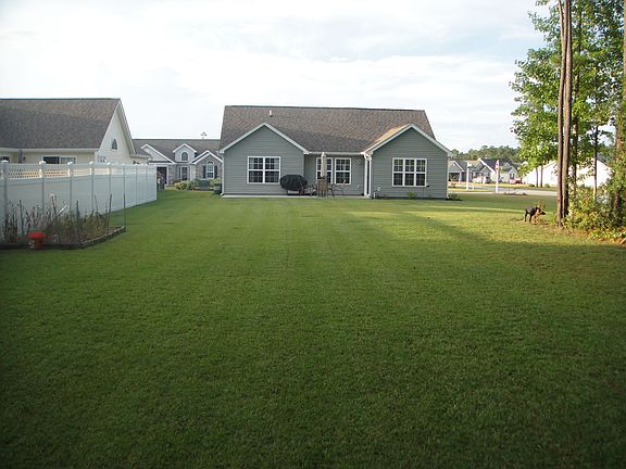 HUGE YARD!!!!