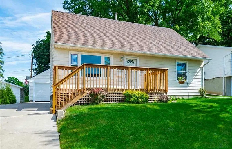 3 bed, 1.0 bath, 1656 sqft, $1,500 — Photo 2