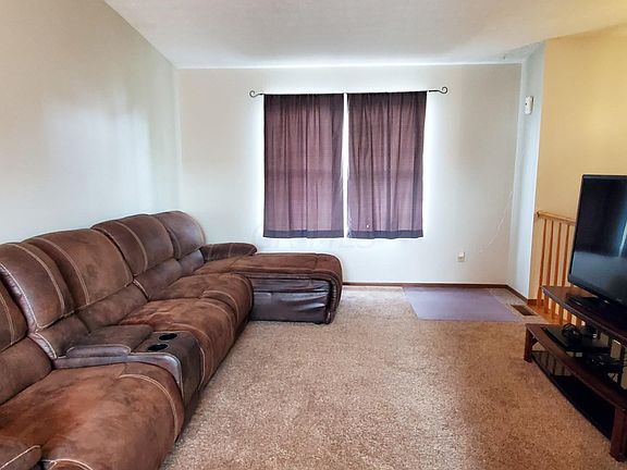 3rd image of 5092 Shady Oak Dr