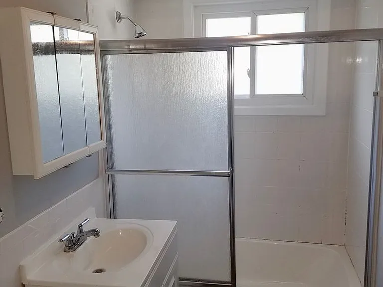 1056 Des Plaines Ave — Photo 18