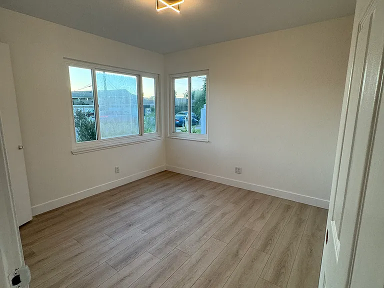 528 N Placentia Ave — Photo 25