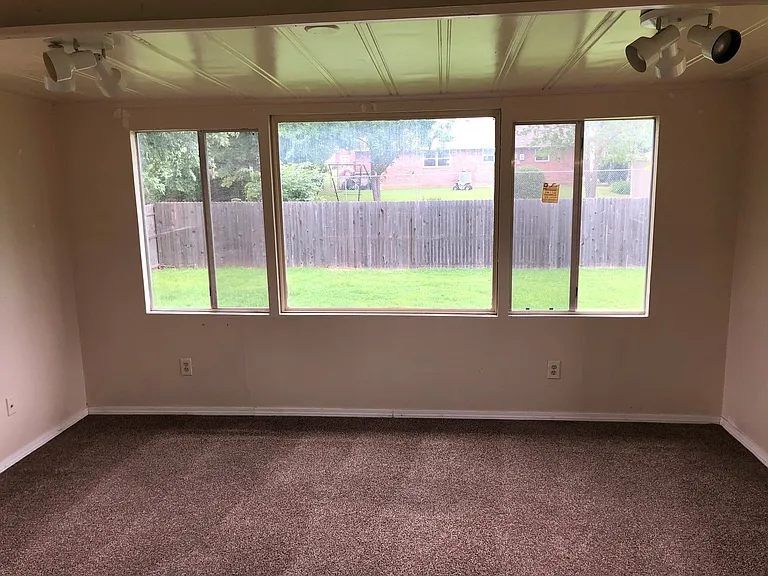 1004 Penn Ln — Photo 10