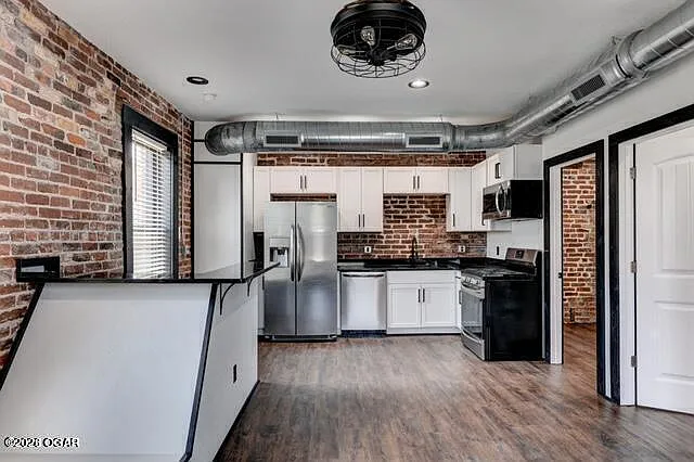 1 bed, 1.0 bath, 625 sqft, $999 — Photo 2