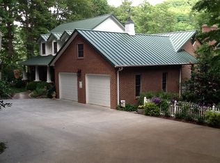 220 Hemlock Bluff Ln, Caryville, TN 37714