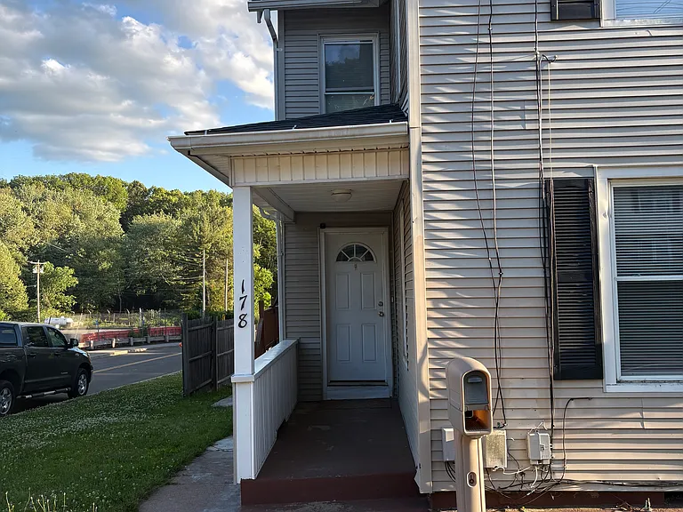 176-178 Charter Oak St — Photo 2
