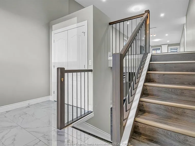 1858 Buckingham Dr — Photo 2