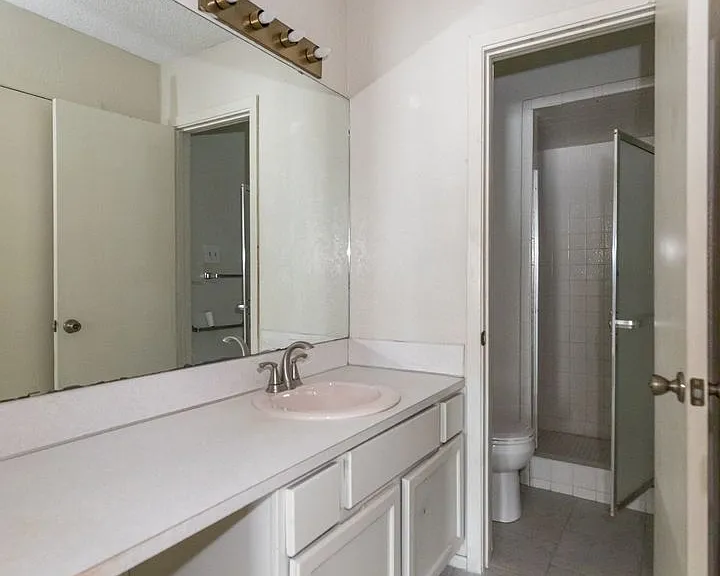 4925 Greenslope Dr — Photo 15