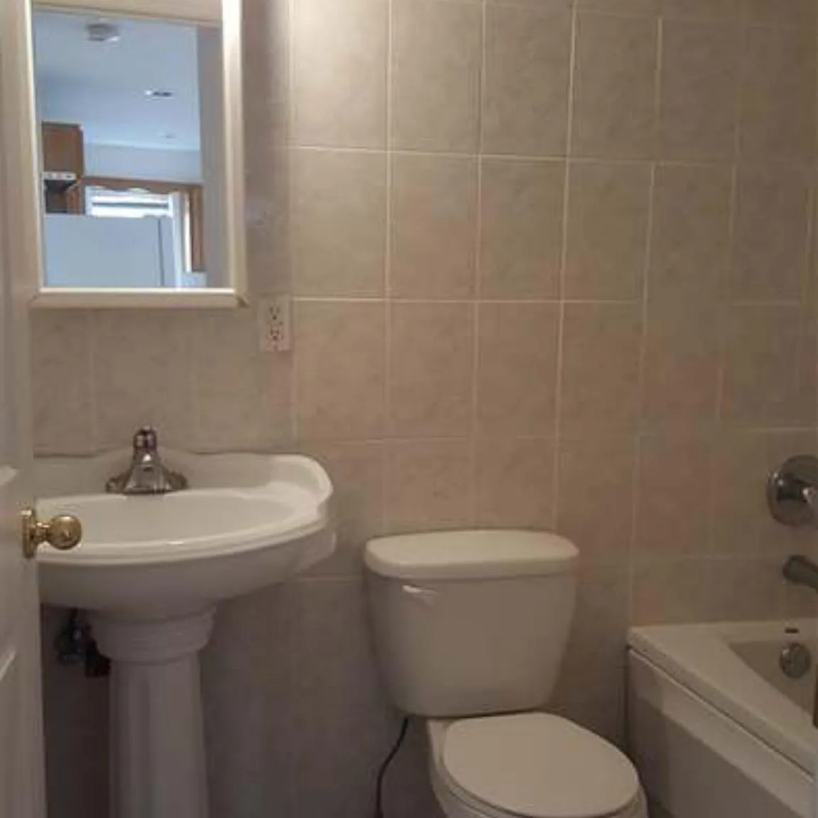 2 bed, 1300 sqft, $2,400 — Photo 2