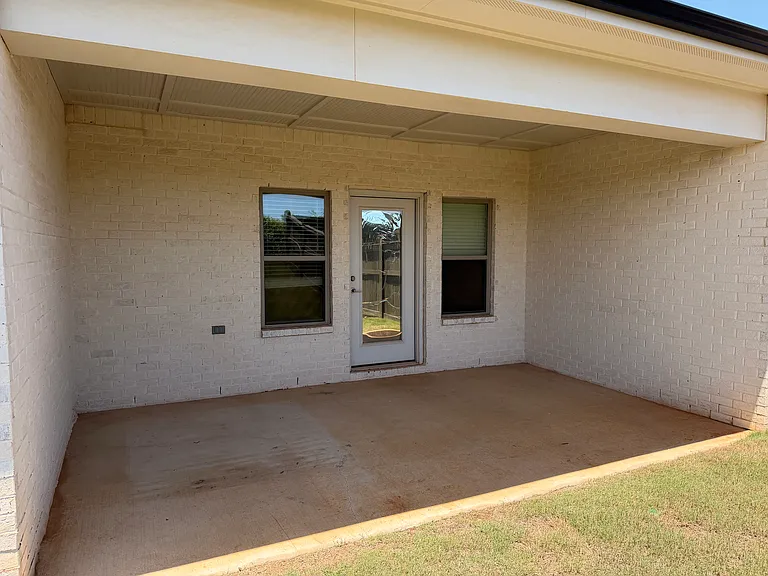 132 Clift Dr — Photo 34