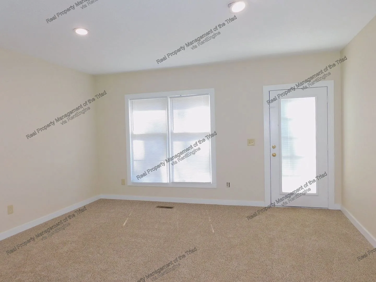 2 bed, 2.0 bath, 1207 sqft, $1,275 — Photo 2