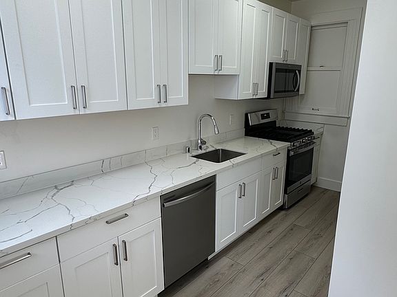 4th image of 1745 Market St #35