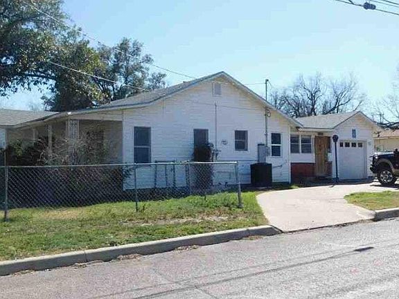4th image of 1063 N Van Buren St