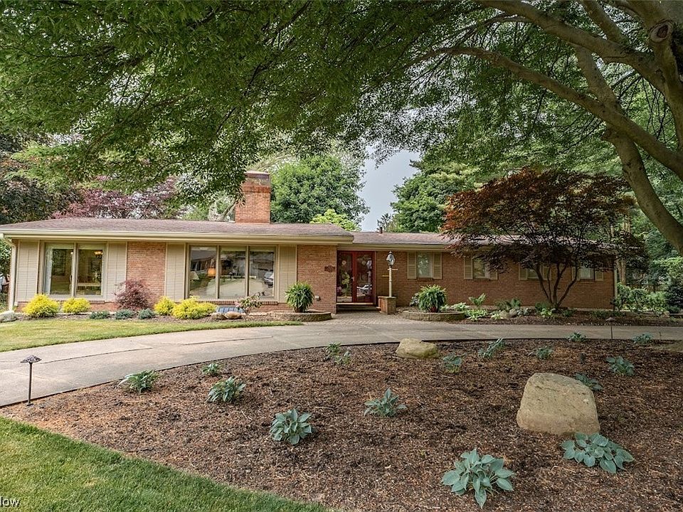 1st image of 2924 Parkwood Dr