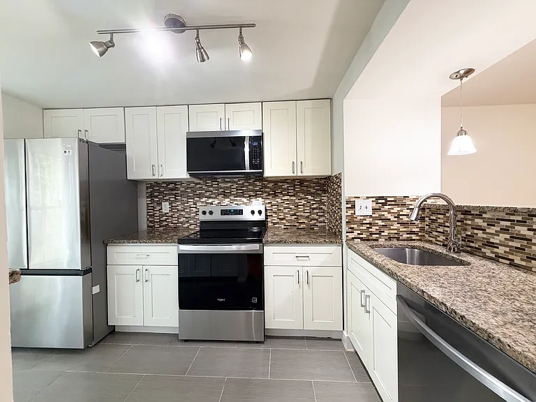 20503 Strath Haven Dr — Photo 8