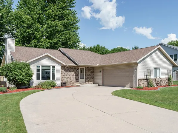 706 Woodbridge TRAIL, Watertown, WI 53094