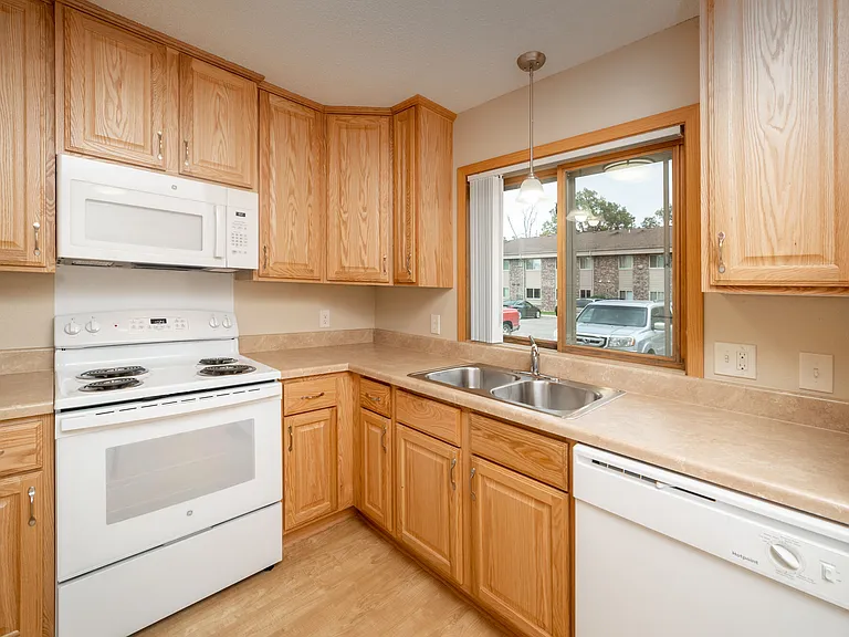WOODVIEW APARTMENTS — Photo 1