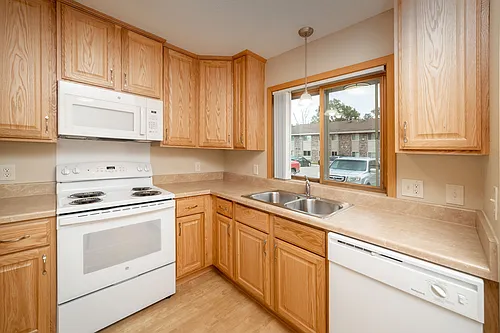 WOODVIEW APARTMENTS Photo 1