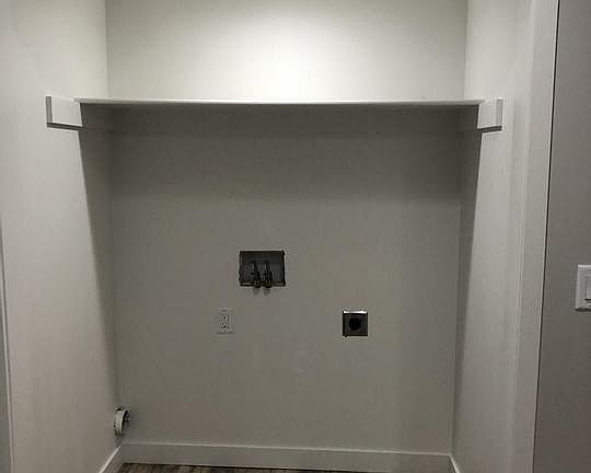 3rd image of 956 W Euclid Ave #2