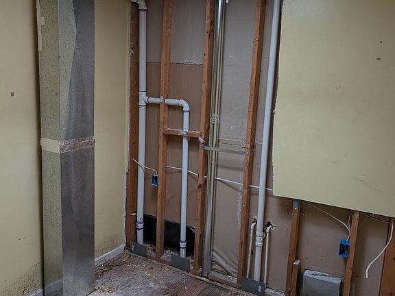 3rd image of 1818 Hope St