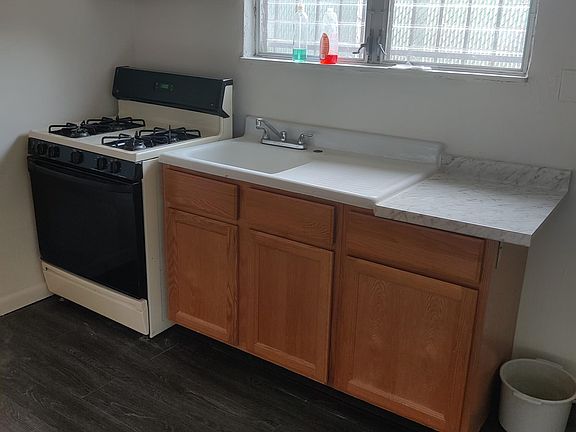 4th image of 2057 E Lippincott St #1