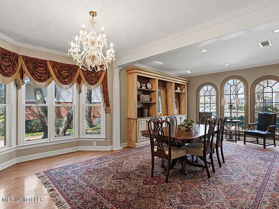 3rd image of 201 Winsmere Way