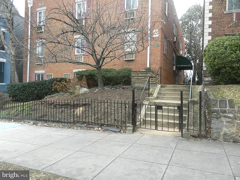 513 12th St NE #9 — Photo 1
