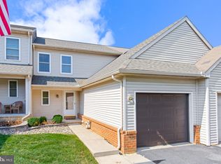 222 Parklawn Ct, Lancaster, PA 17601