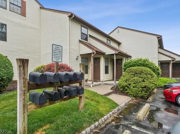 408 Woodbridge Commons Way, Iselin, NJ 08830