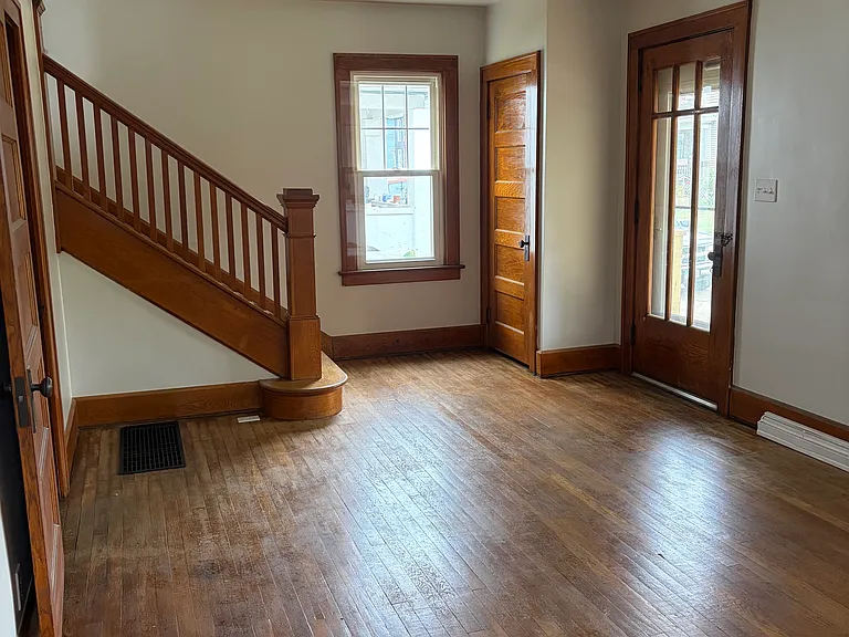 1051 Lindsay Ave — Photo 10