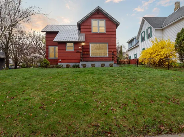 365 3rd St, Manistee, MI 49660