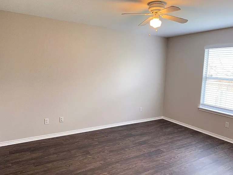 3008 Pine Valley Dr — Photo 6