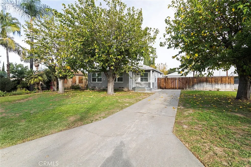 3 bed, 952 sqft, $3,450 — Photo 2