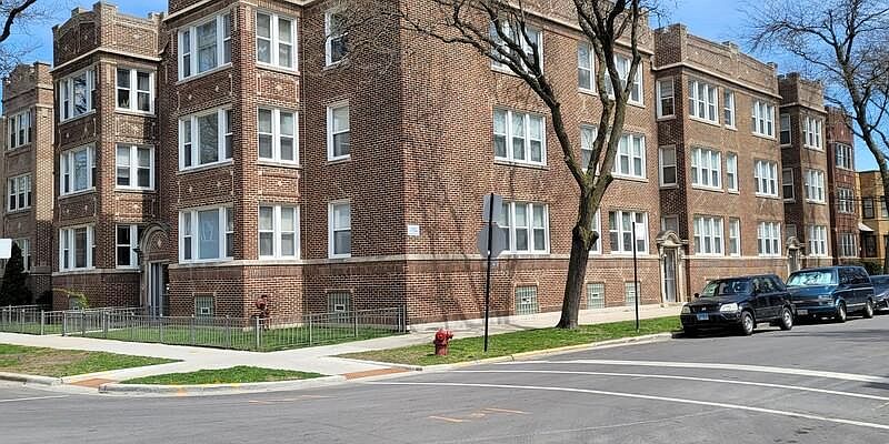 1st image of 4845 N Rockwell St #3
