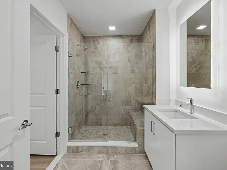 701 N Henry St #206 — Photo 46