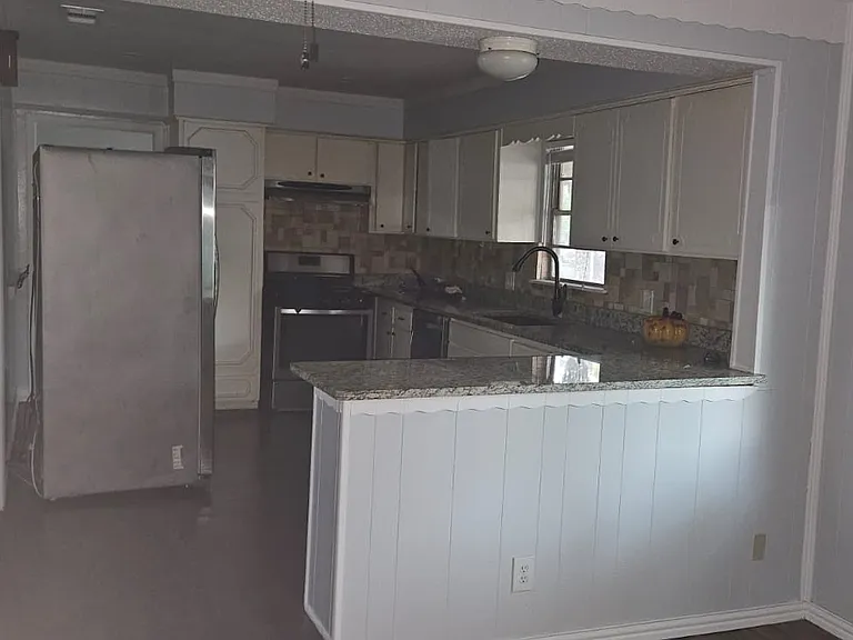 1214 Burleson St — Photo 15