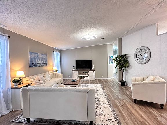4th image of 405 Strawberry Ridge Blvd