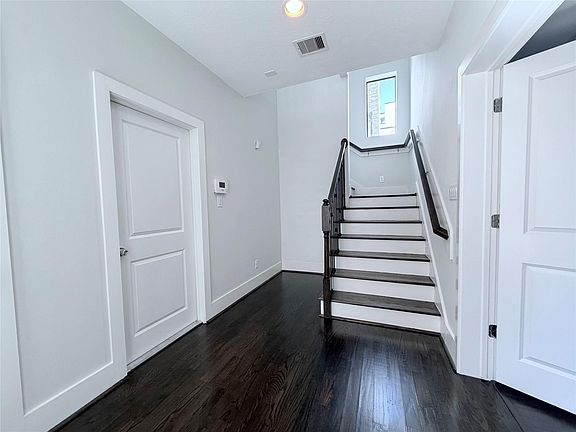 5th image of 2913 Leeland St