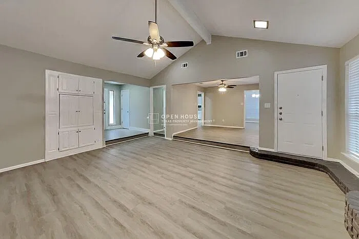 3 bed, 2.5 bath, 2089 sqft, $2,450 — Photo 4